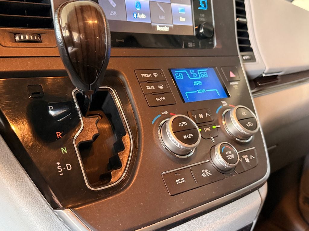 2017 Toyota Sienna XLE Premium 8 Passenger