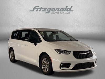 2024 Chrysler Pacifica Touring