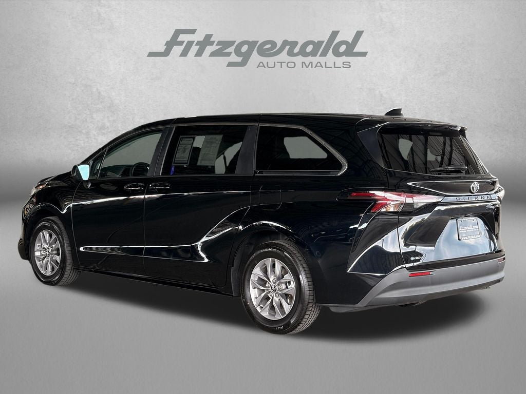 2026 Toyota Sienna LE 7 Passenger
