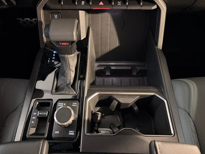 2025 Toyota TUNDRA 4X4 SR5