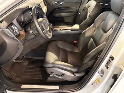 2021 Volvo XC60 T5 Momentum