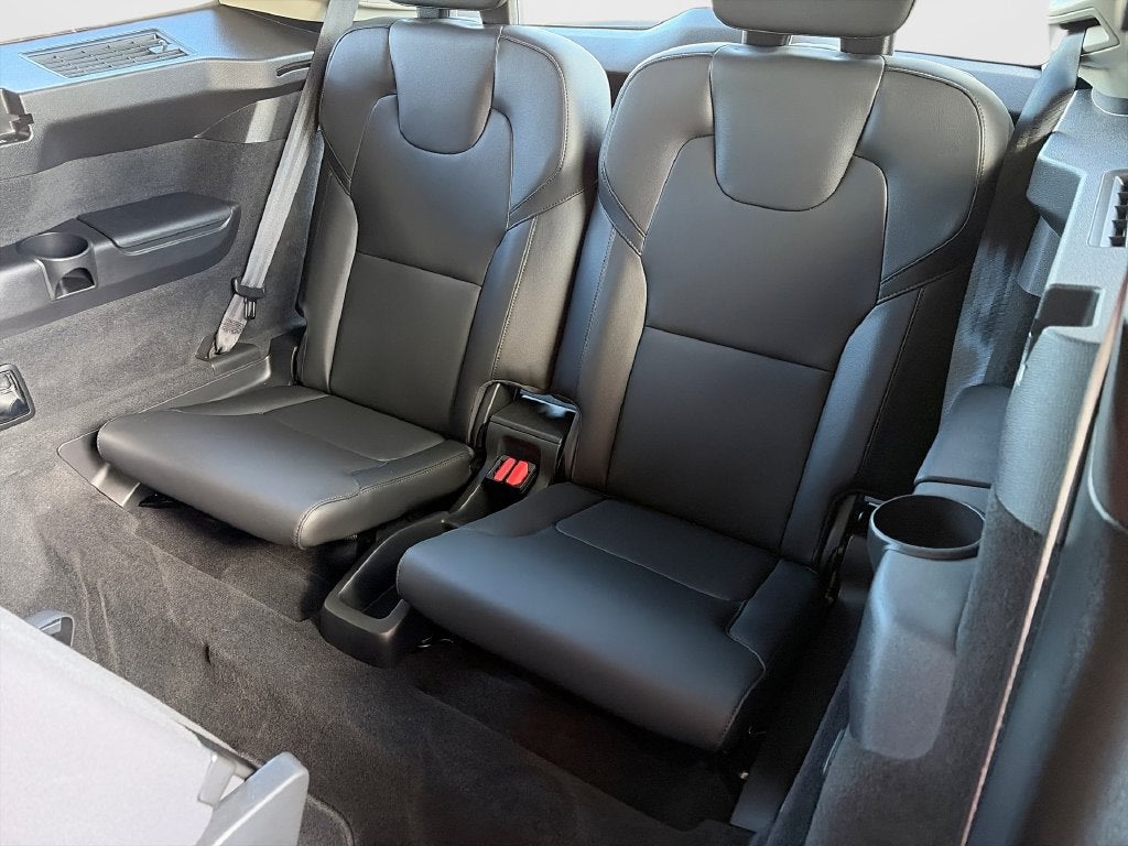 2025 Volvo XC90 B5 Core