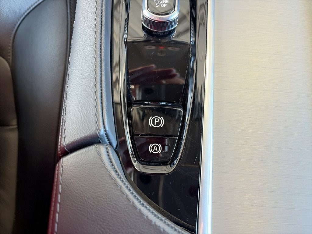 2025 Volvo XC90 B5 Core