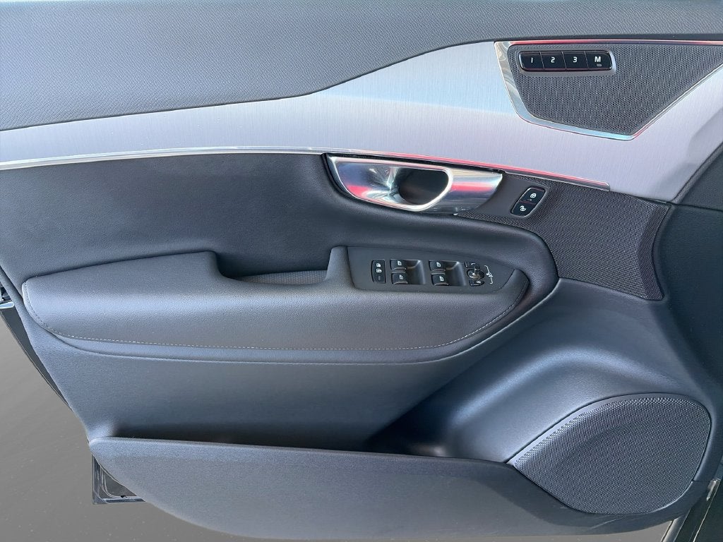2025 Volvo XC90 B5 Core