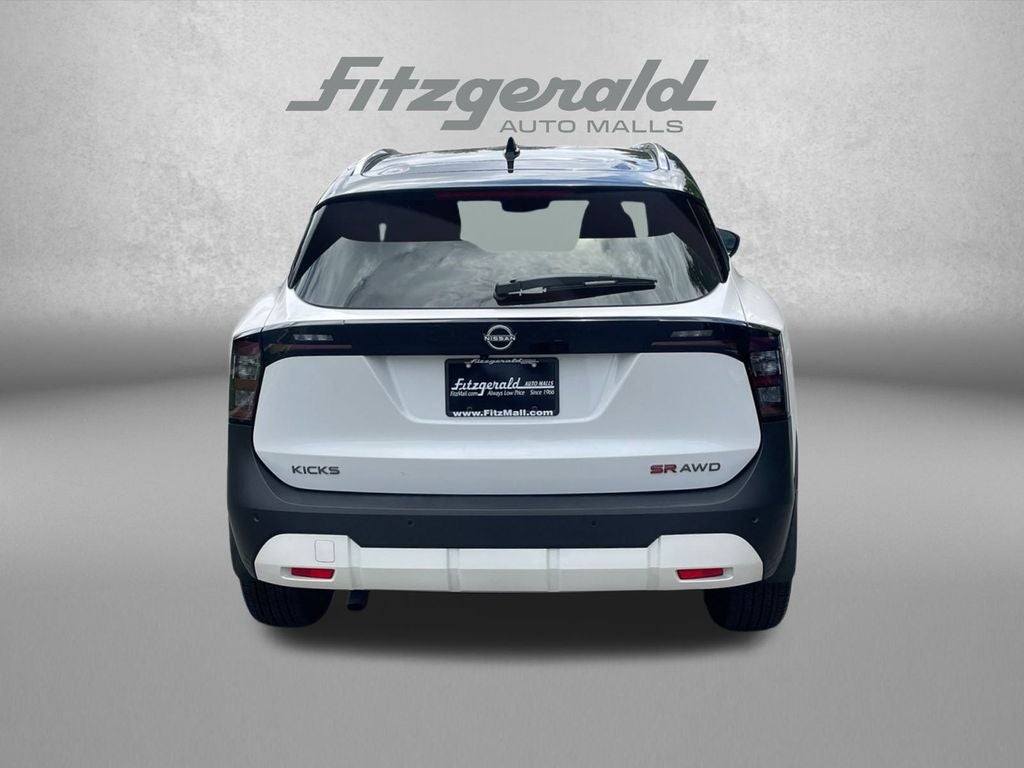 2025 Nissan Kicks SR