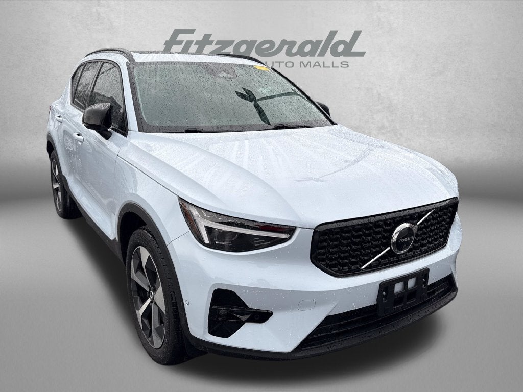 2026 Volvo XC40 B5 Plus