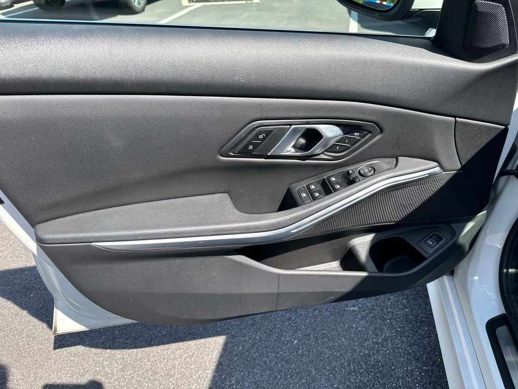 2025 BMW 330i 330i