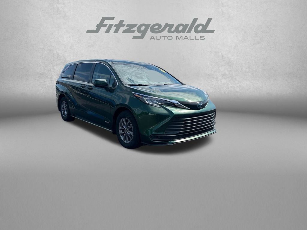 2021 Toyota Sienna LE 8 Passenger