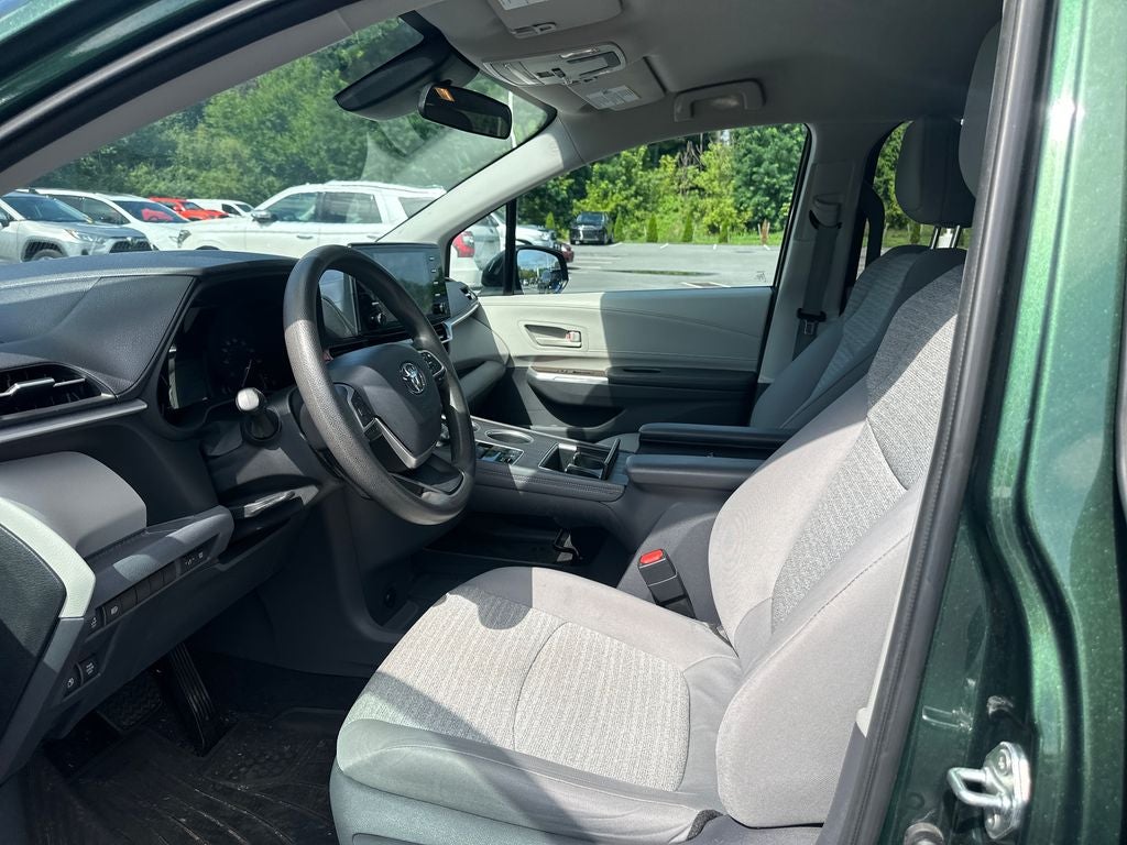 2021 Toyota Sienna LE 8 Passenger