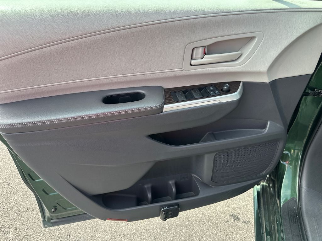 2021 Toyota Sienna LE 8 Passenger