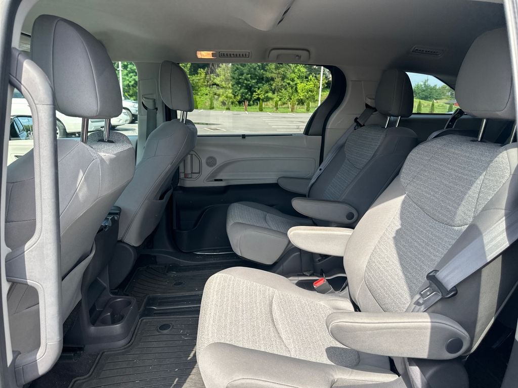 2021 Toyota Sienna LE 8 Passenger