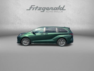 2021 Toyota Sienna LE 8 Passenger