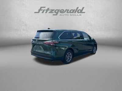 2021 Toyota Sienna LE 8 Passenger