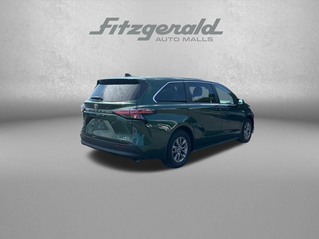 2021 Toyota Sienna LE 8 Passenger