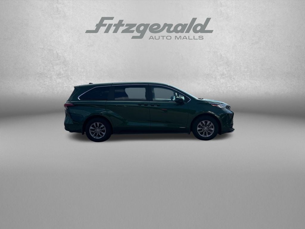 2021 Toyota Sienna LE 8 Passenger