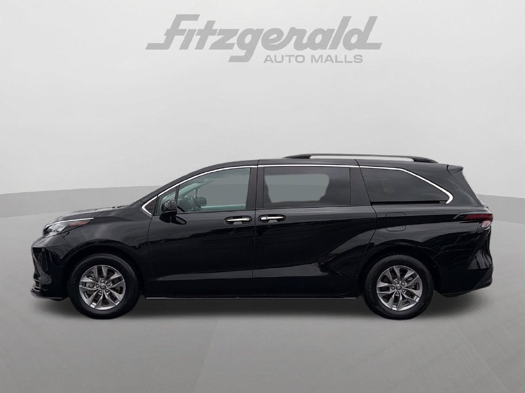 2025 Toyota Sienna XLE 8 Passenger