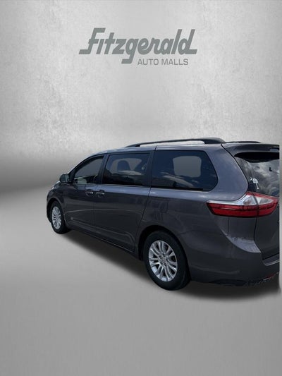 2017 Toyota SIENNA XLE 3.5L XLE 8 Passenger
