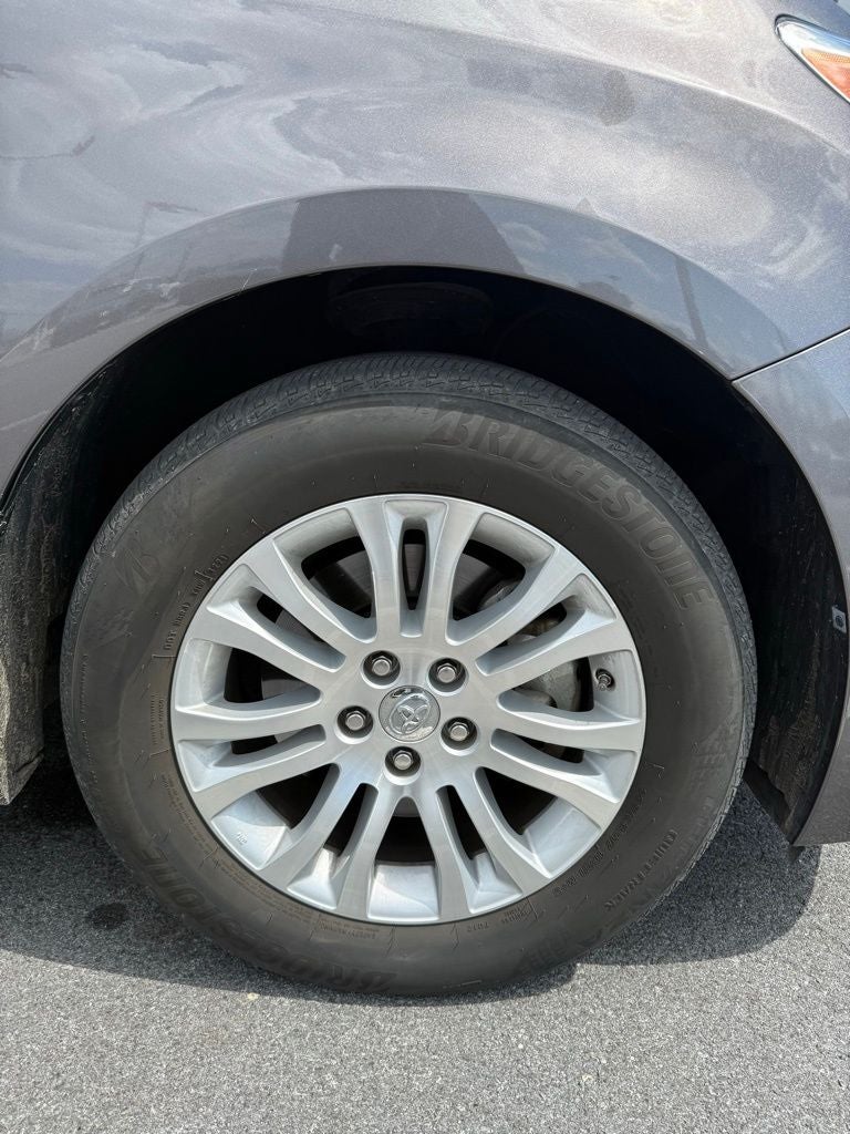2017 Toyota SIENNA XLE 3.5L XLE 8 Passenger