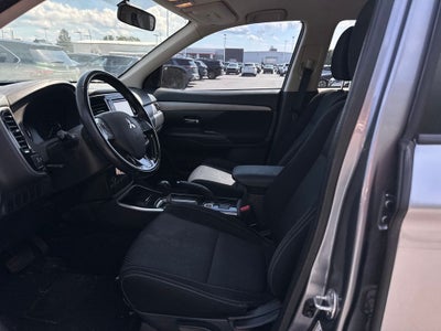 2017 Mitsubishi Outlander ES