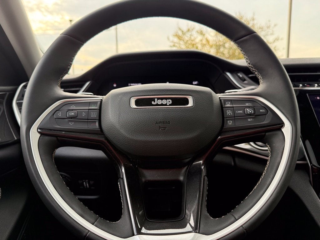 2023 Jeep Grand Cherokee L Laredo 4x4