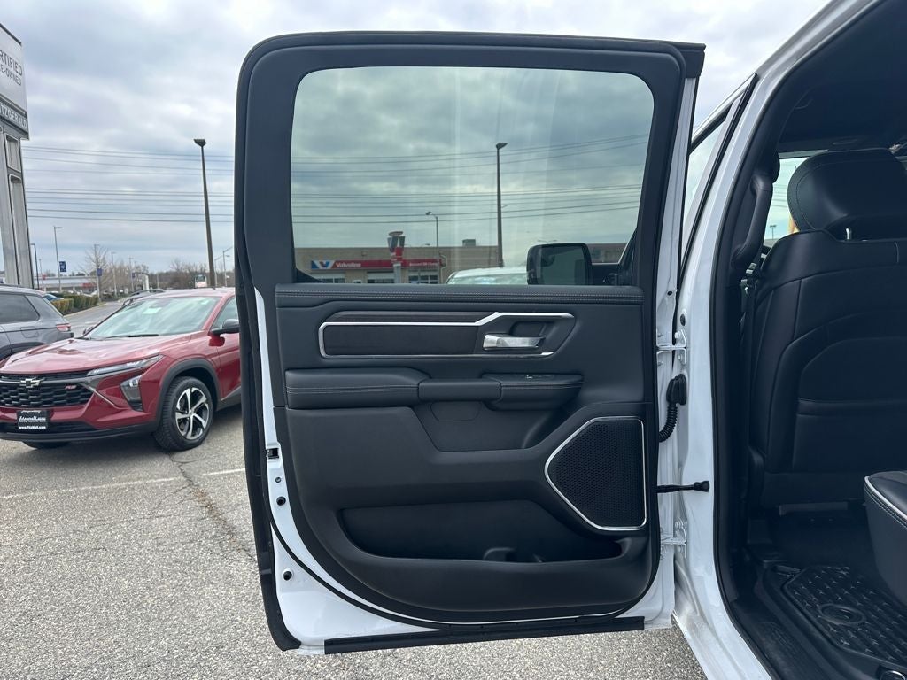 2026 RAM 1500 Laramie Crew Cab 4x4 5'7' Box