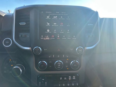 2020 RAM 1500 Big Horn Crew Cab 4x4 6'4' Box