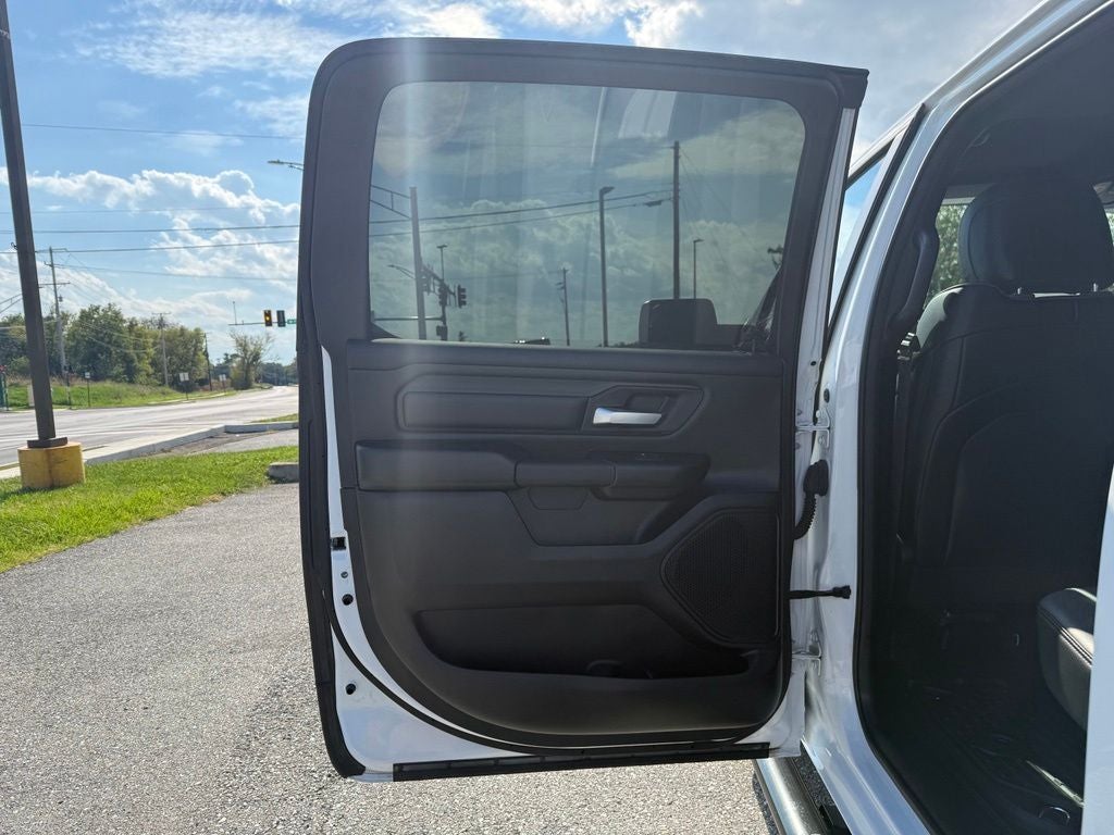 2023 RAM 1500 Tradesman Crew Cab 4x4 6'4' Box