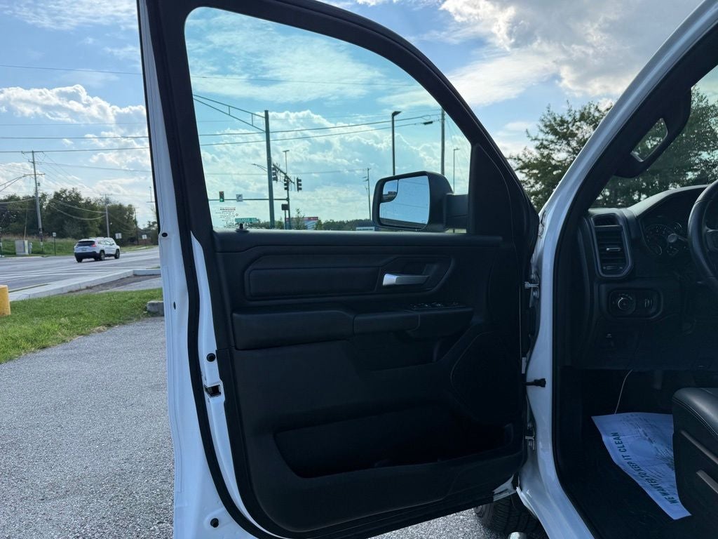 2023 RAM 1500 Tradesman Crew Cab 4x4 6'4' Box