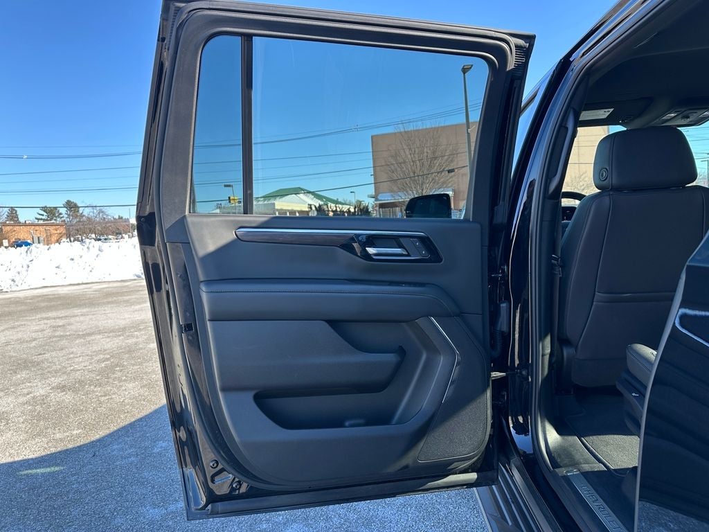 2025 Chevrolet Suburban LT