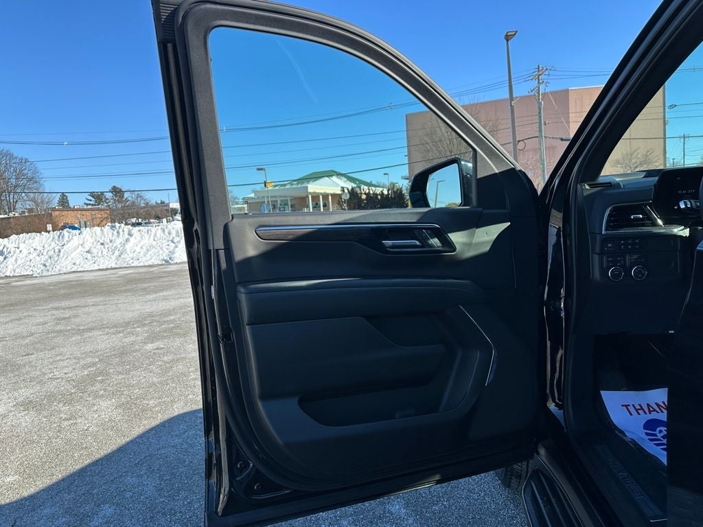 2025 Chevrolet Suburban LT