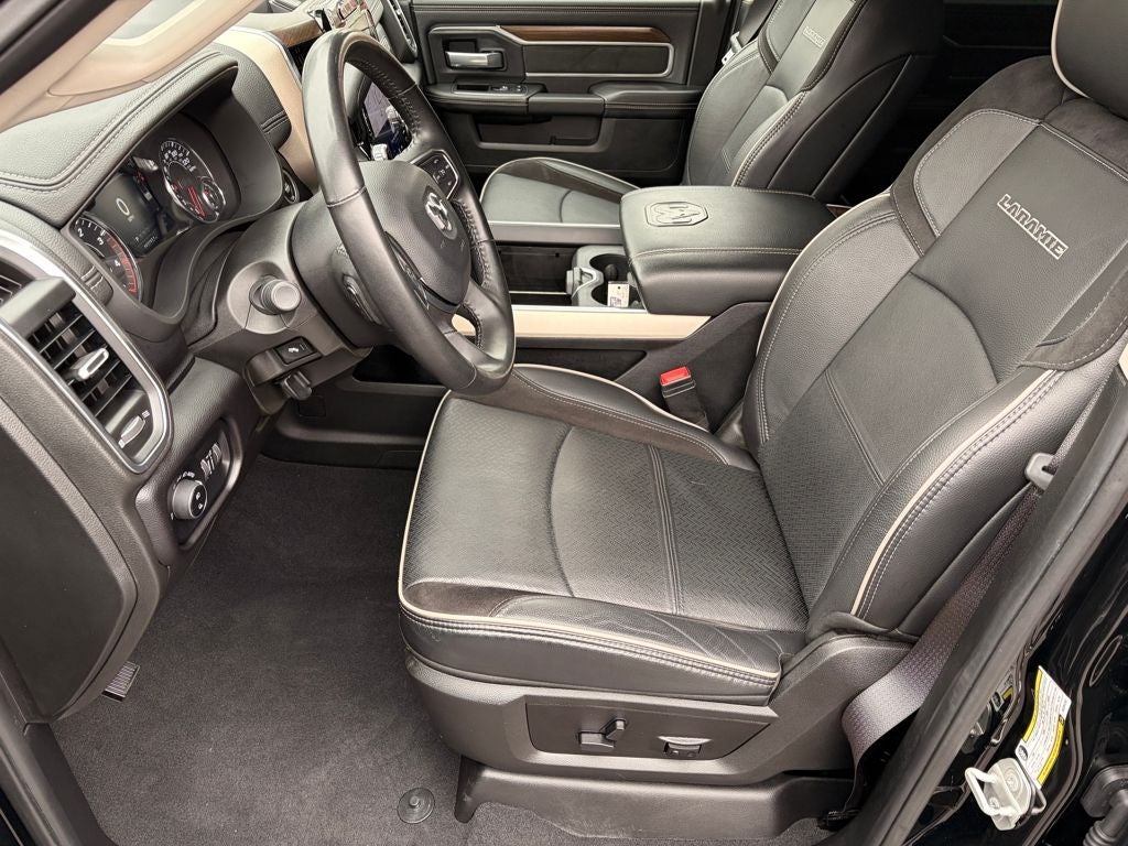 2024 RAM 3500 Laramie Crew Cab 4x4 8' Box