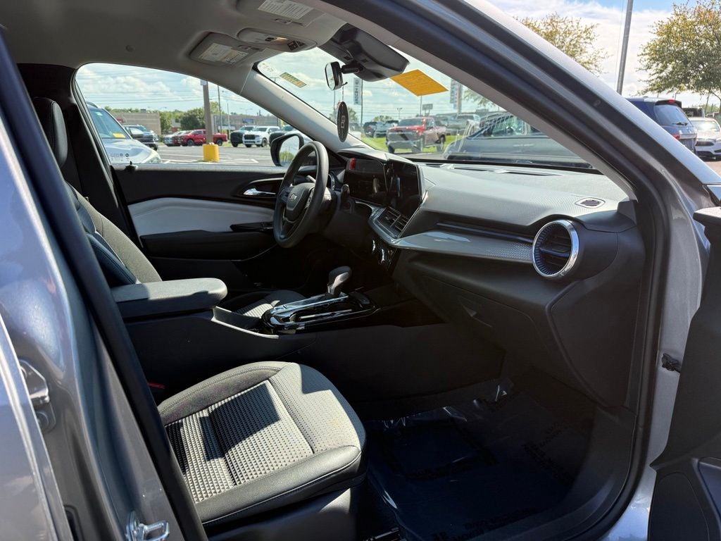 2025 Chevrolet Trax FWD LT