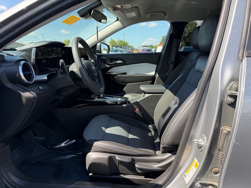 2025 Chevrolet Trax FWD LT