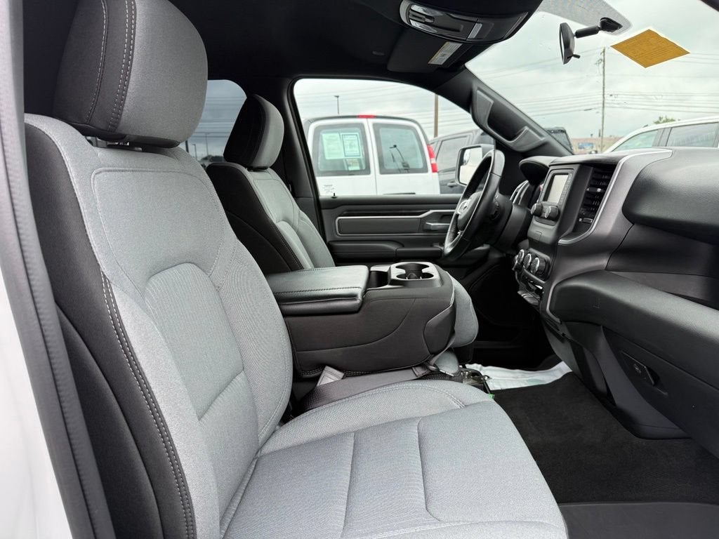 2022 RAM 1500 Big Horn Crew Cab 4x4 5'7" Box