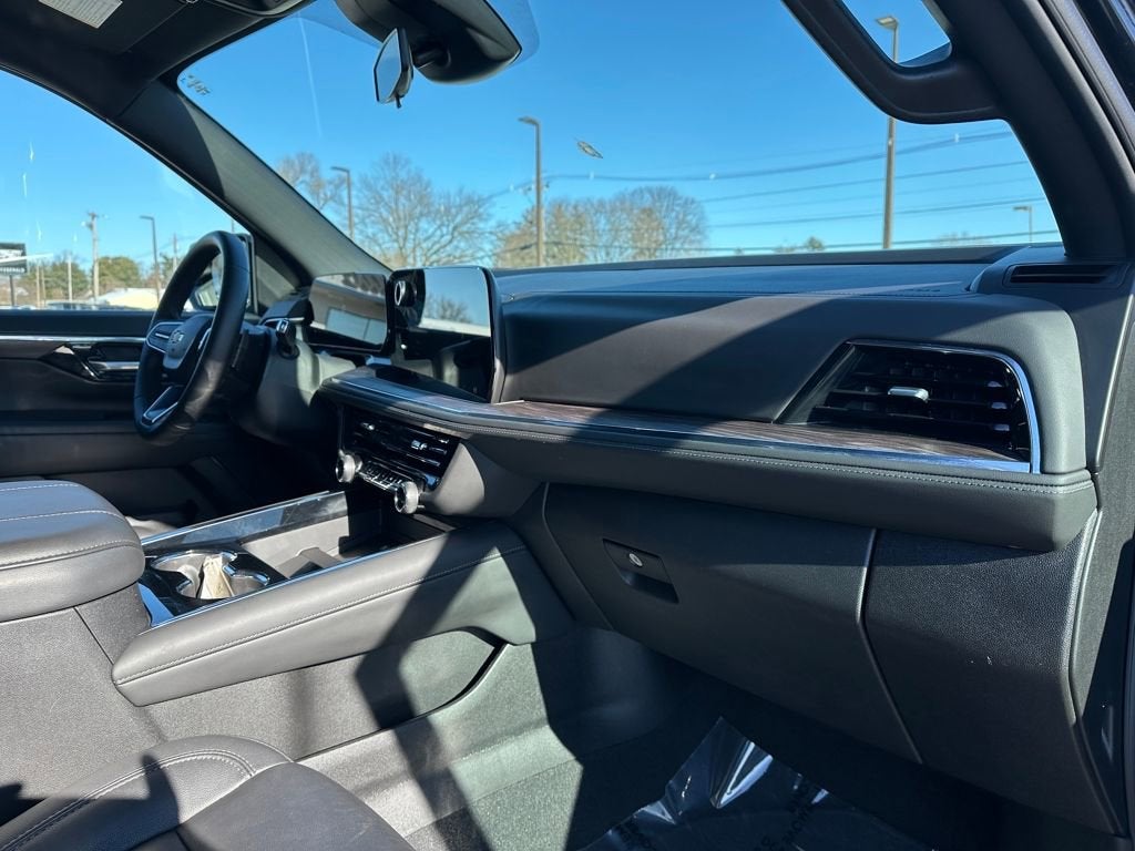 2025 Chevrolet Suburban LT