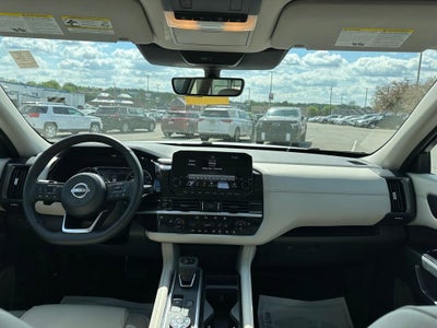2025 Nissan Pathfinder SL 4WD