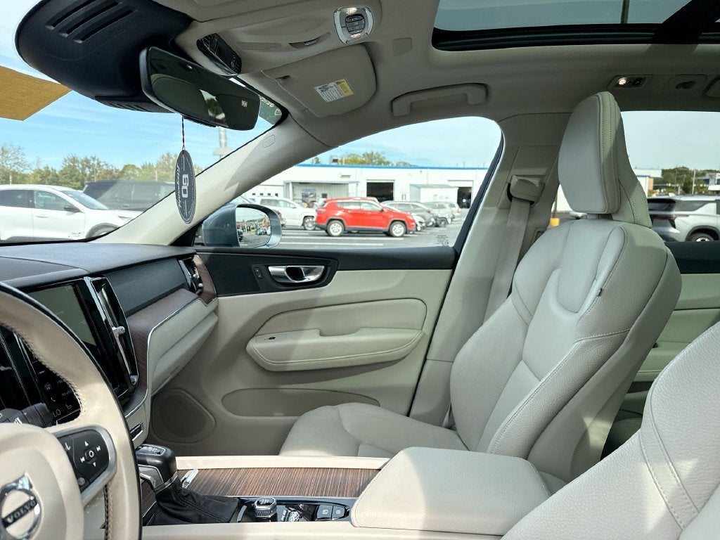 2021 Volvo XC60 T5 Momentum