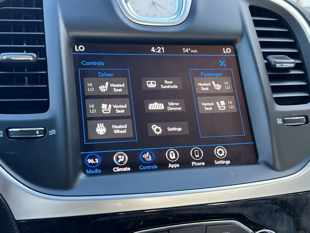 2022 Chrysler 300 Touring L